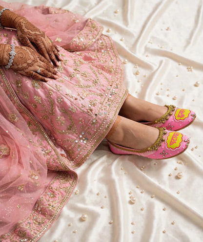 Pataka Dulhan Jutti | Pink Bridal Mojari for Haldi & Mehndi | Custom Dulhan Jutti | Funky N Trendy